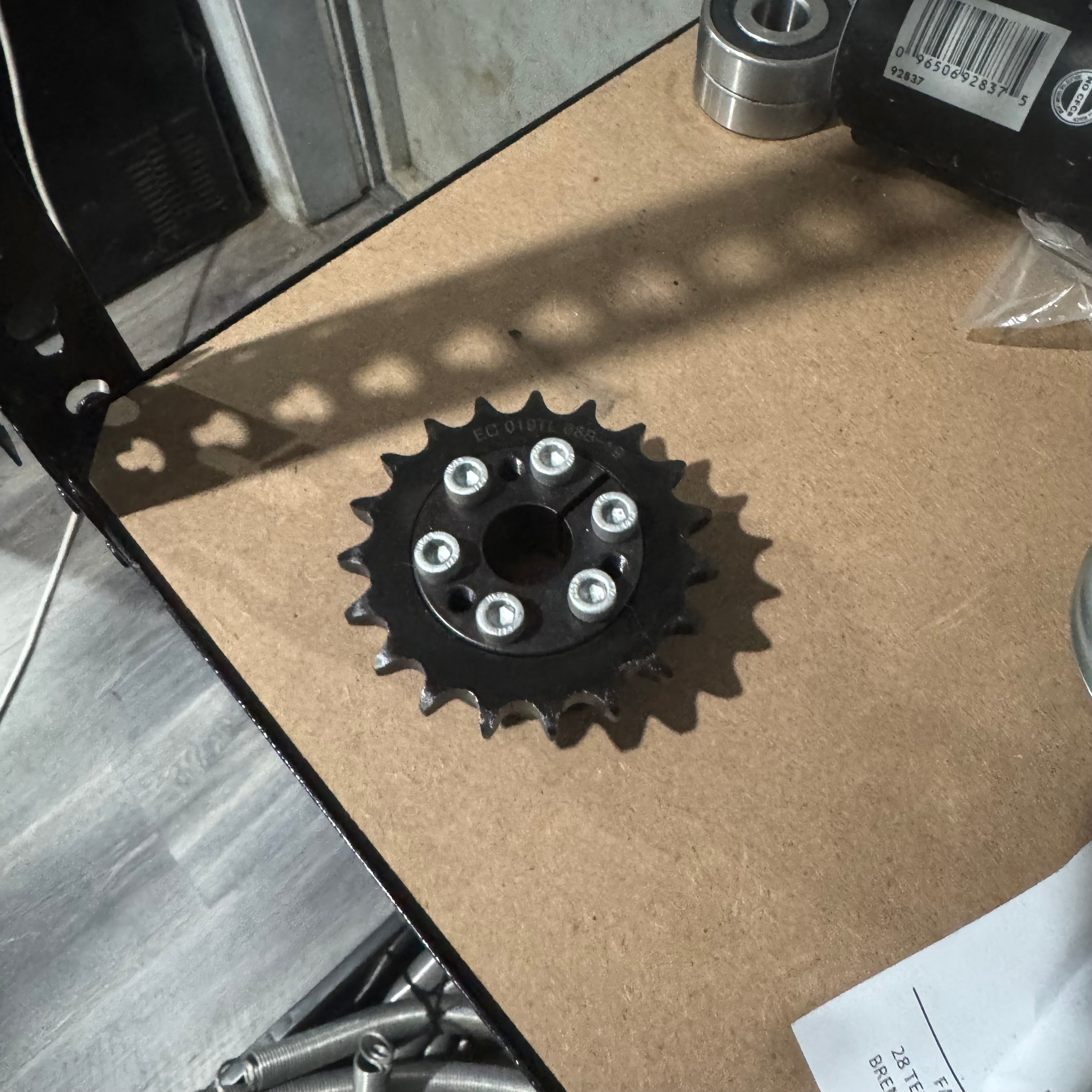 EC 019TL 08B-19 – 19-Tooth Chain Sprocket (Fits Superwinch Tarp Motors, 19 mm Shaft)