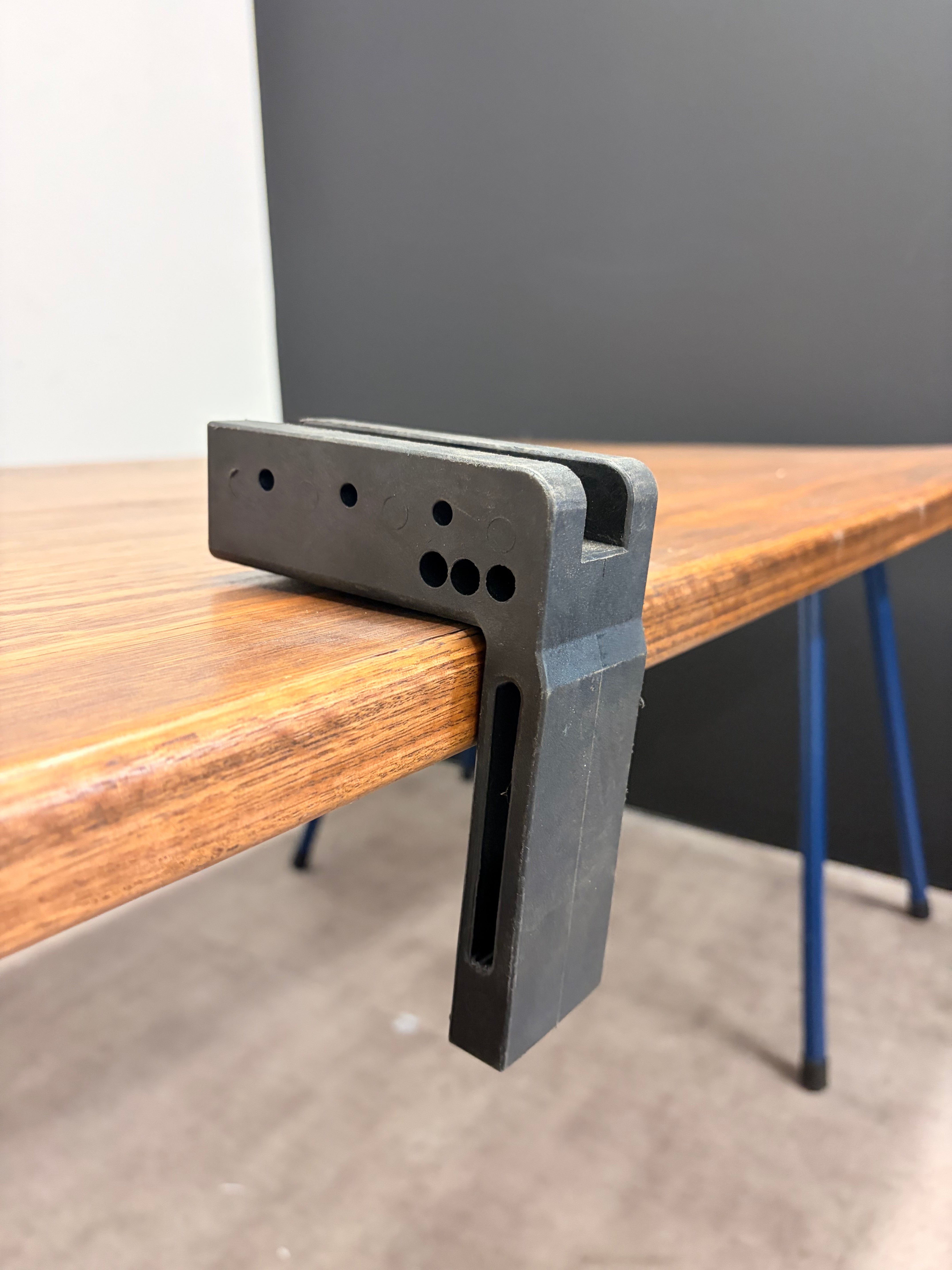 Bow end slotted leg — side angle
